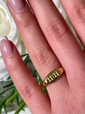 Lucky 11:11 Signet Gold Ring